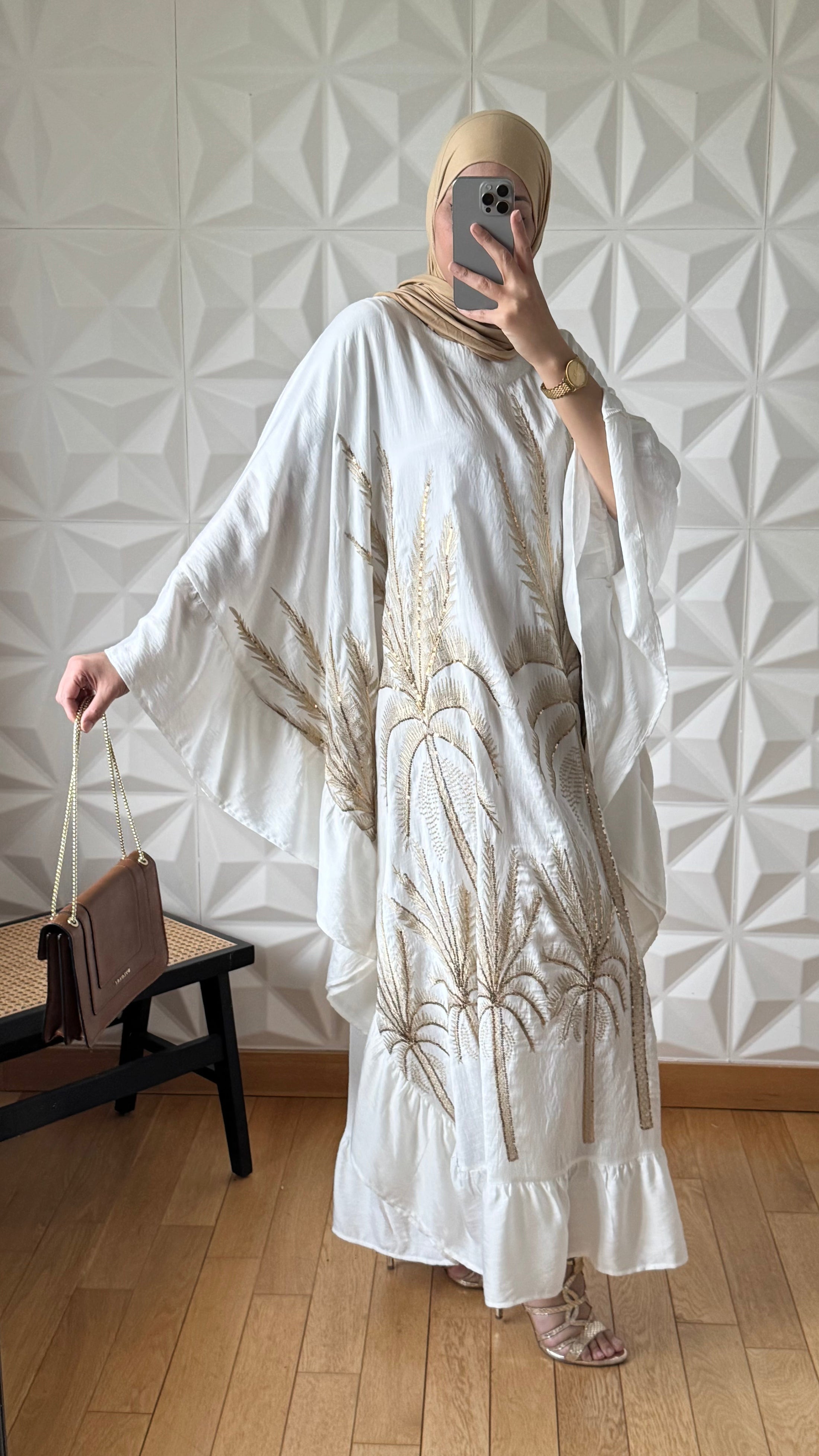 Robe caftan longue brodée motif palmier