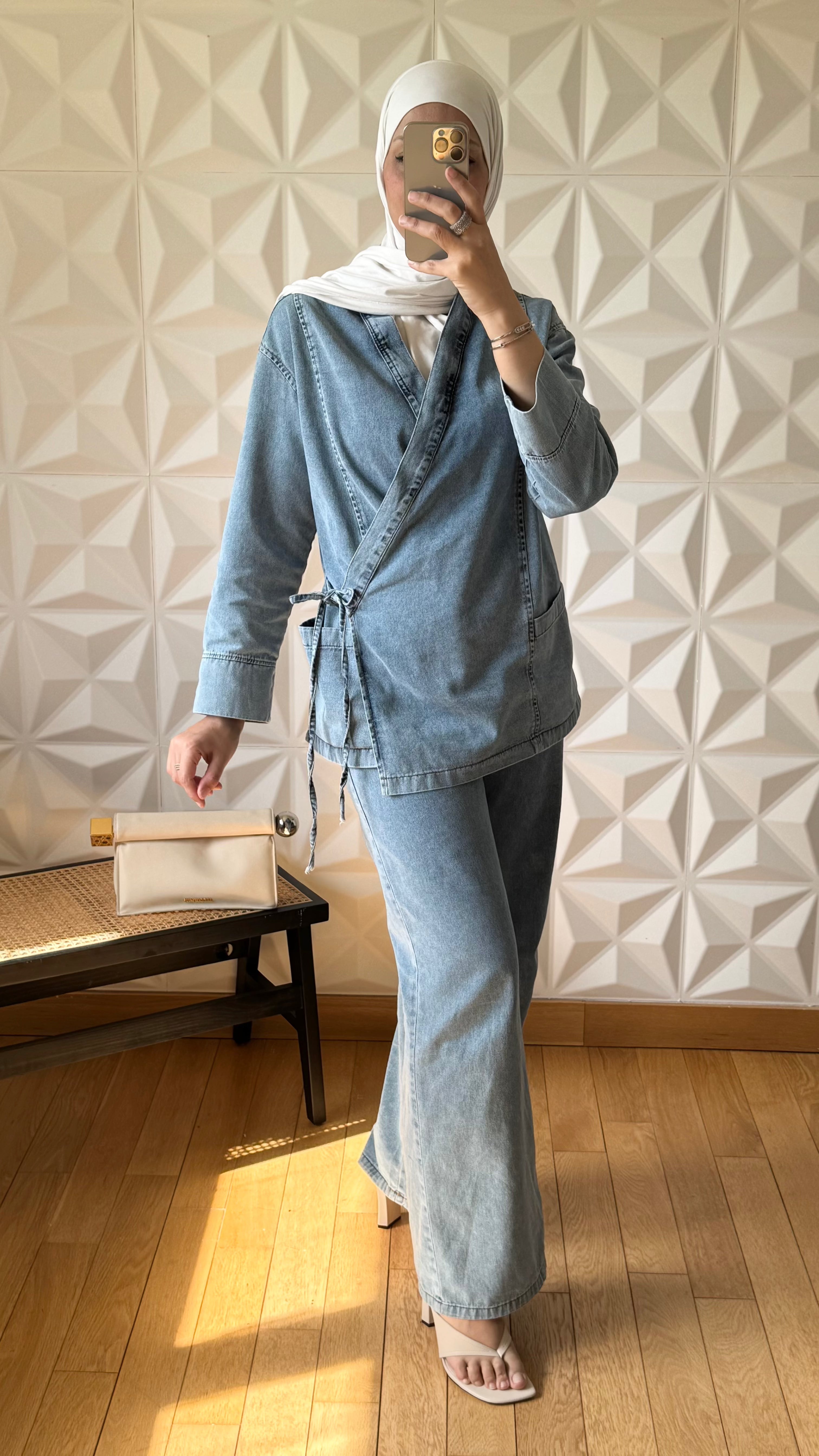 Ensemble veste en jean nouée sur le côté et pantalon large - Délavage moyen